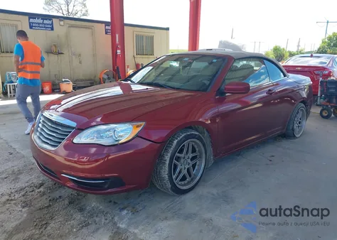 2013 Chrysler 200 Touring z USA, uszkodzony, nr VIN 1C3BCBEB6DN585640